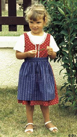 elodie99.jpg (39805 bytes)